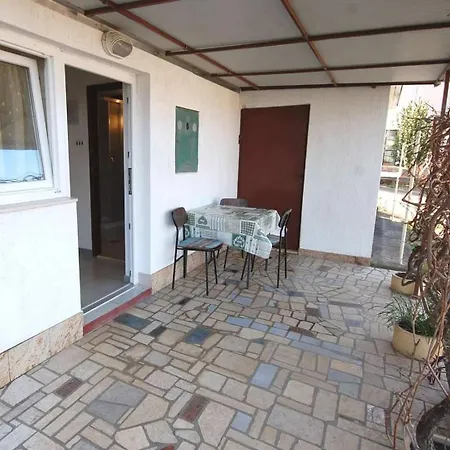 With Parking Space Njivice, Krk - 21858 Appartement *
